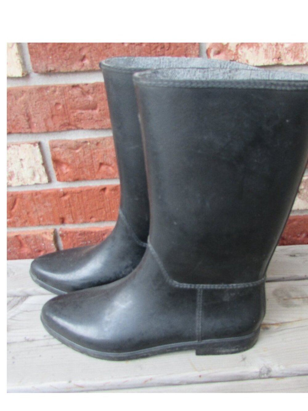 Black Pointy Toe Rain Boots